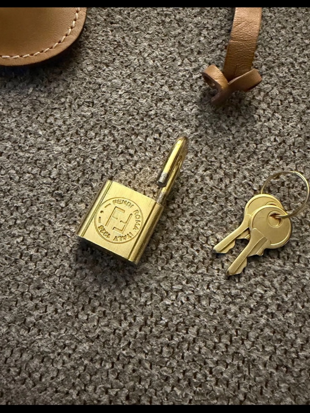 Fendi Lock & Key with Pouch - Picture 5 of 5